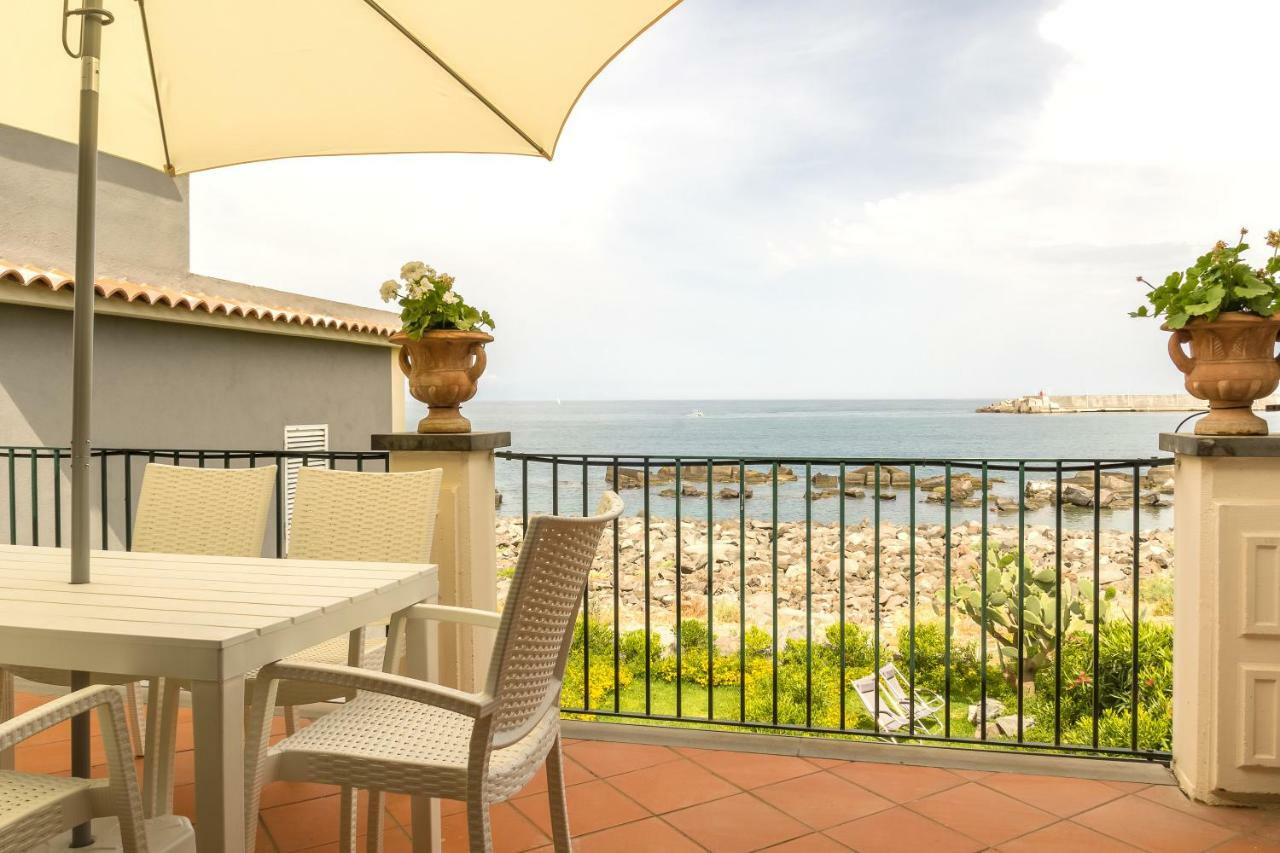 Les Suites - Apartments Riposto Exterior photo